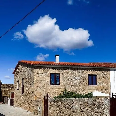 Casas Do Torreão 3 Casas De Local Alfaiates