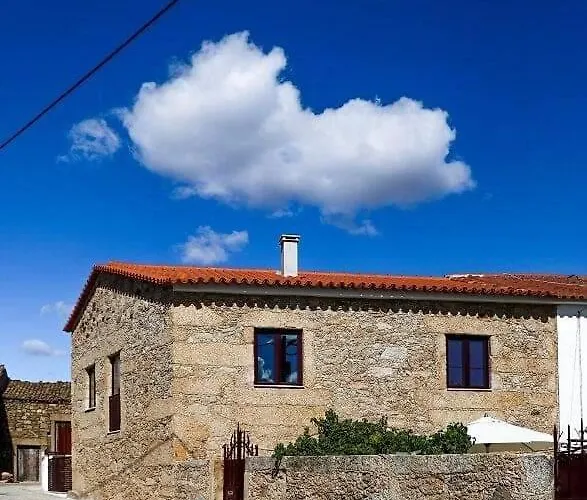 Casas Do Torreao 3 Casas De Local Alfaiates